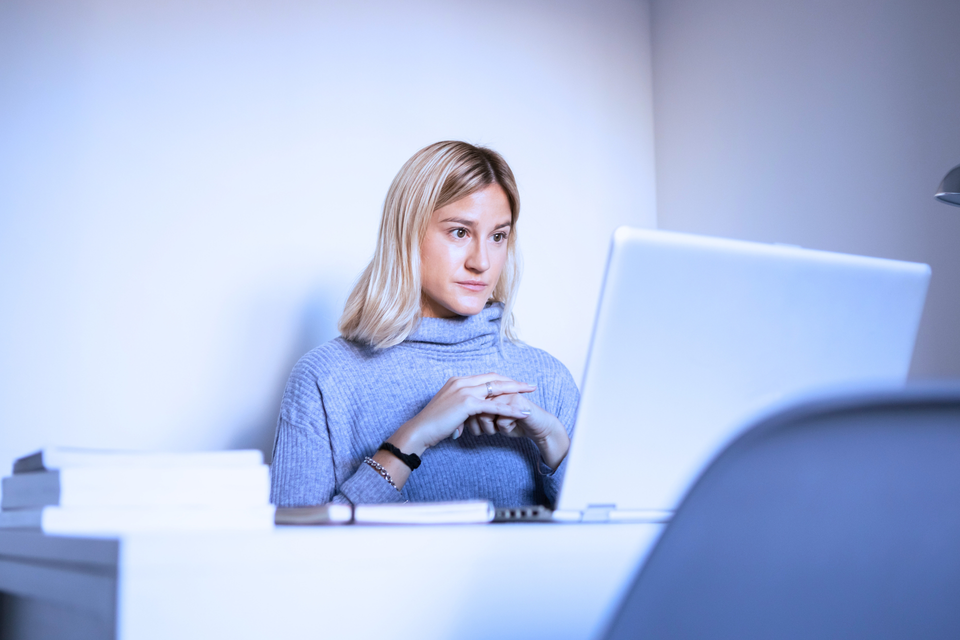 Hire a freelance account executive with blackbear